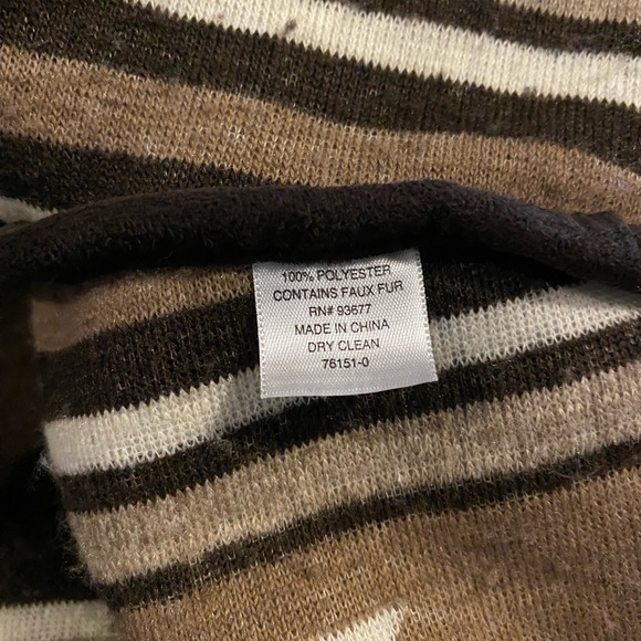 a.n.a, Fleece Poncho - Picture 9 of 9